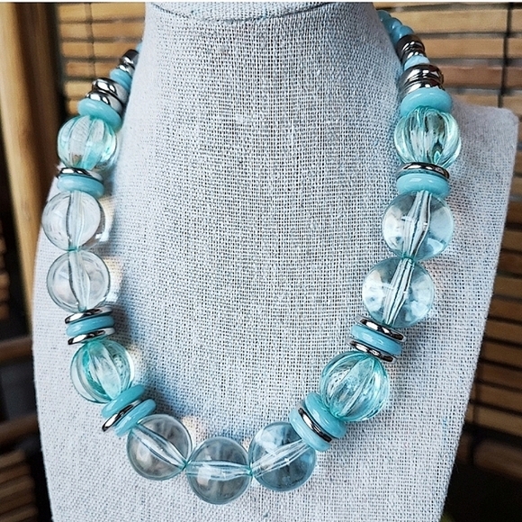 Aqua Light Blue Clear Oversized Bicone Lucite Plastic Beaded Vintage Necklace - Picture 7 of 7